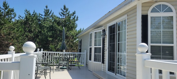 Outdoor dining