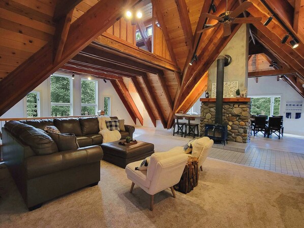 Living room 1: Main floor, decorative fireplace, Smart TV, vaulted ceilings, Nintendo Wii