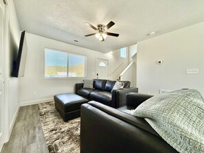 When youo enter Glendale Getaway 2 you will find  a living room with a comfortable couch and chair and smart TV. The dining area and kitchen are right off the living room