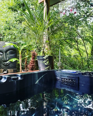 Bain à remous extérieur
