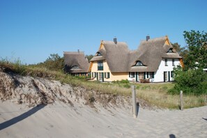 Außenseite Ferienhaus [Sommer]