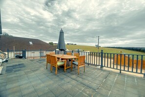 Stugans exteriör [sommar]