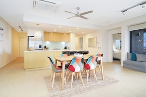 Dining setting for 6 guests, with modular sofa by window for reading nook.