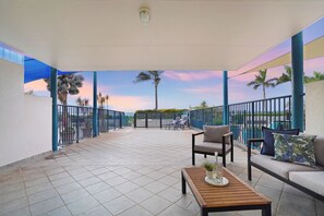 Outdoor lounging, plus outdoor dining setting for 6 guests.