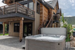 Private hot tub