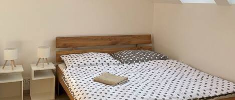 Flooring, Wood, Floor, Bedroom, Wood Flooring, Interior Design, Bed, Furniture, Brown, Hardwood