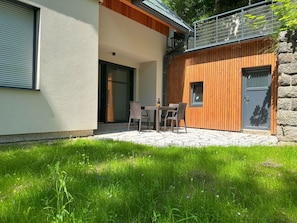 Chalet, ArriÚre-Cour, Jardin, Tache De Bois, Dur, Ombre, Cour, Siding, Aménagement Paysager, Cour