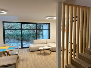 Design Intérieur, Mur, Sol, Bois, Meubles, Sol, Plafond, Parquet, Éclairage, Salon