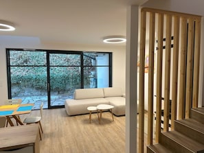 Design IntĂ©rieur, Mur, Sol, Bois, Meubles, Sol, Plafond, Parquet, Ăclairage, Salon