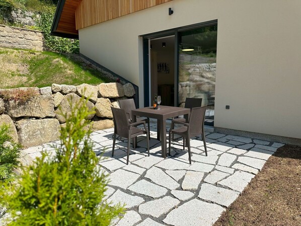 Rock, Flagstone, Outdoor Furniture, Stone Wall, Garden, Cobblestone, Backyard, Natural Material, Landscaping