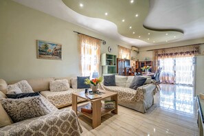 A welcoming space to relax after a day at the beach