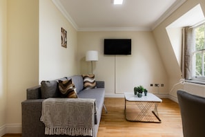 Living Room / Lounge
