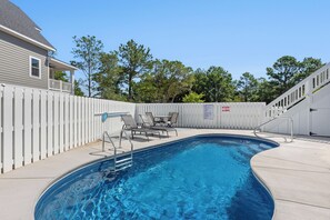 M972: The Superior Blue Pearl | Private Pool Area