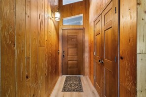 FRONT ENTRYWAY
