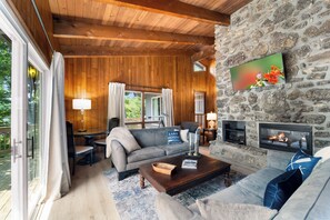 LAKEVIEW LIVING AREA