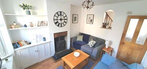 Living Room (2)