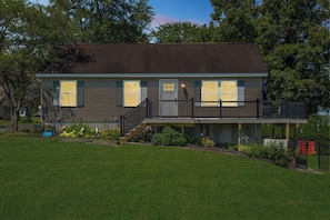 Tucked in nature, just steps from Oneida Lake—your perfect escape awaits!