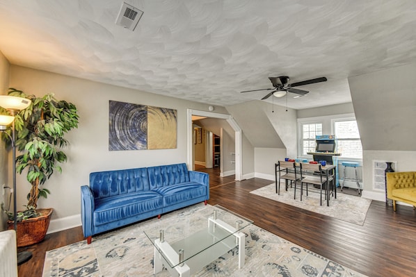 Portsmouth Vacation Rental | 2BR | 1BA | 750 Sq Ft | Stairs Required