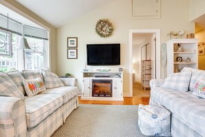 Living Room | Smart TV | Electric Fireplace
