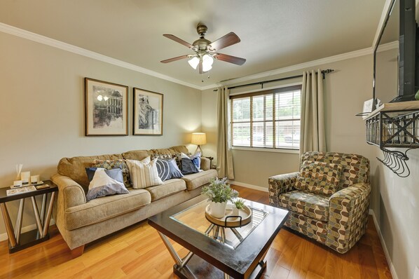 Nacogdoches Vacation Rental | 2BR | 1BA | Step-Free Access | 700 Sq Ft