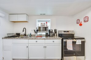 Kitchen | Single-Story Apartment | Central A/C & Heating | Free WiFi