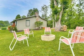 Private Yard | Fire Pit