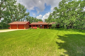 Home Exterior | Single-Story Home