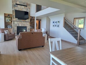 SummersDLdininglivingstaircase