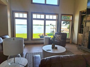 SummersDLlivingroomview