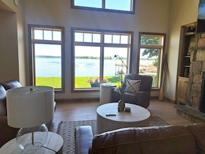 SummersDLlivingroomview