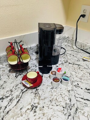 Kaffe og/eller kaffemaskine