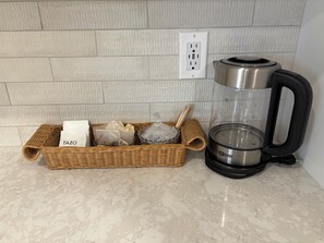 Kaffee und/oder Kaffeemaschine