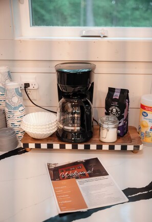 Kaffee und/oder Kaffeemaschine
