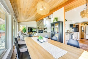 Dining Room | 1st Floor | Dishware & Flatware