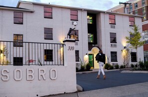 Prime SoBro location.