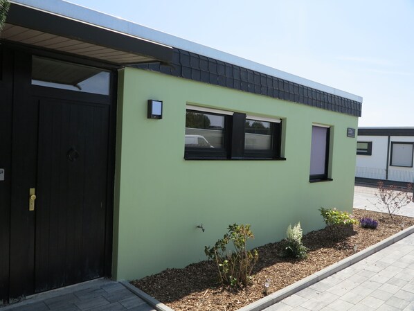 Ein absolutes Highlight in Tossens. Das modernisierte Nordseeferienhaus Emma. Besonderer Wert wurde auf Details gelegt, um unseren Gästen einen fantastischen Aufenthalt zu ermöglichen.