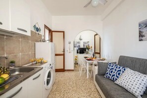 Autumn, Kitchen, Living Room, Spring, Summer