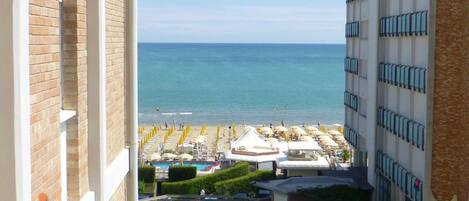 Vue sur la plage/lâocĂ©an