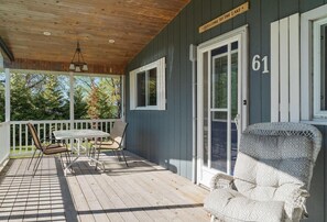 Covered 
Front porch