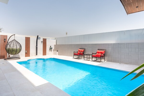4br Plus Maids Villa With Private Pool, Near Clubhouse By Deluxe Holiday Homes - Dubai