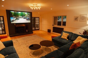 Living Room / Lounge