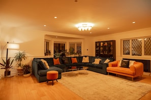 Living Room / Lounge