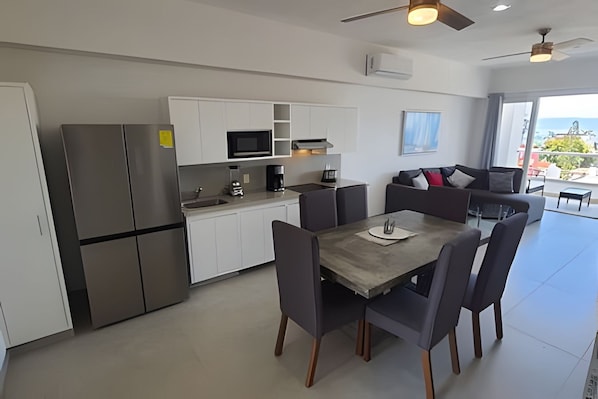 Kitchen or kitchenette,Dining area