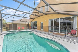 Pool with OPTIONAL Water Heater#davenport #Orlando #disney #universal #citywalk #legoland #shortstay #longstay
