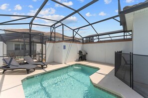 Private Pool with OPTIONAL Water Heater!#Disney #Parks #kingdom #springs #StoreyLake #Apartment #Vacation #Rental #waterpark #Kissimmee #Orlando #universal #citywalk