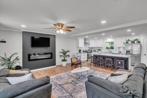 Furniture, Indoors, Living Room, Screen, Home Decor