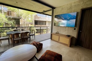 Seating area,Coffee / tea facilities,Area and facilities,Natural landscape,Living Room,TV and multimedia,Garden view