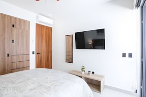 On site,Seating area,Area and facilities,Bed,Decorative detail,Photo of the whole room,Location,View(from property / room)