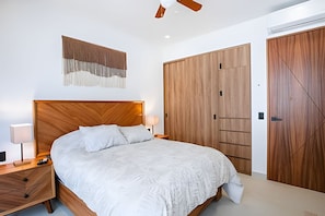 On site,Seating area,Area and facilities,Bed,Decorative detail,Photo of the whole room,Location,View(from property / room)