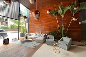 En el sitio,Lobby o Recepción,Alrededores,Area de estar,Área y comodidades,Detalle decorativo,Punto de referencia cerca,Sala de Estar,Ubicación,Vista del punto de referencia